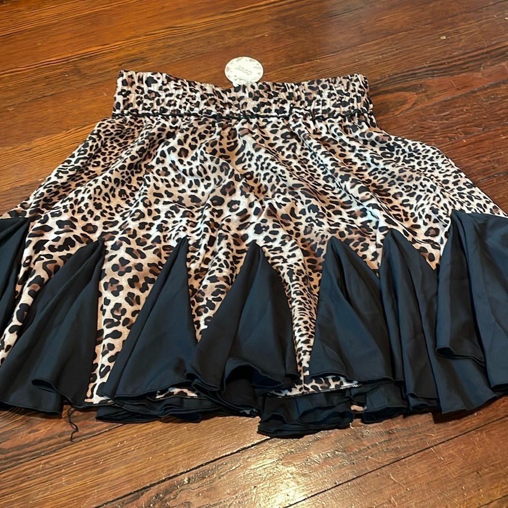 NWT Oddi Women’s Leopard Skirt Size S